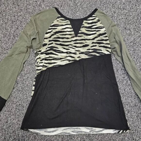 BOGO🎀Bundle of two Long Sleeve Tops- Size Large - Picture 6 of 8